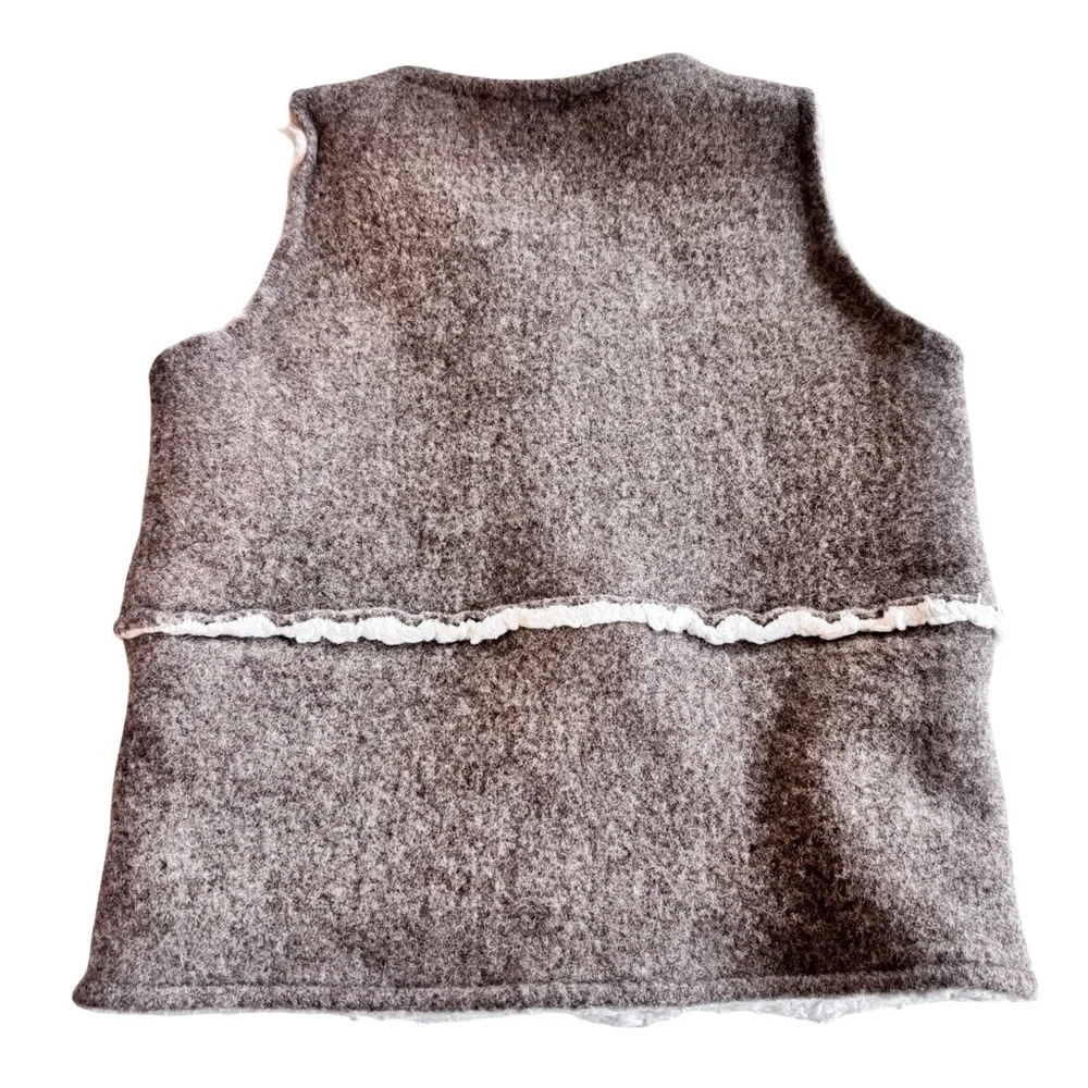 The Simple Folk Kids Undyed Wood Toggle Wool Vest 12-18 Months - Picture 2 of 8